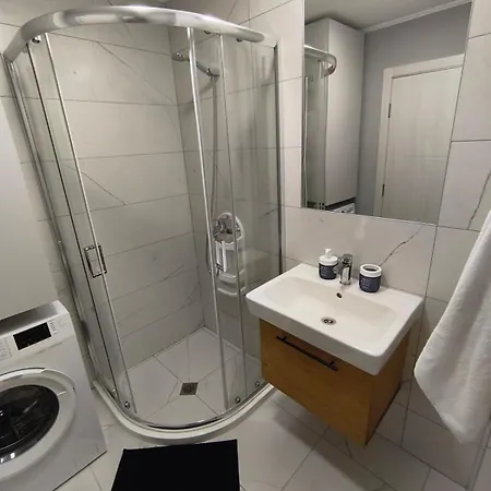 Schoene Im Emilia Romana Park Apartman Napospart