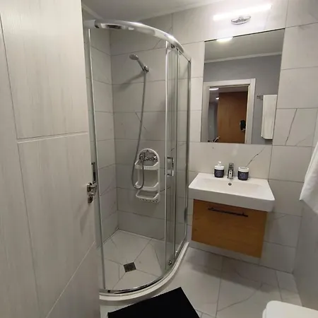 Schoene Im Emilia Romana Park Apartman Napospart