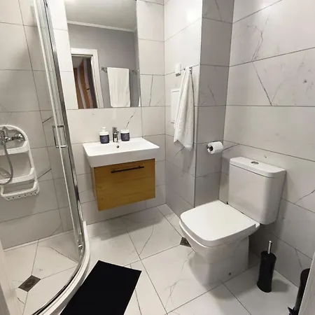 Schoene Im Emilia Romana Park Apartman *