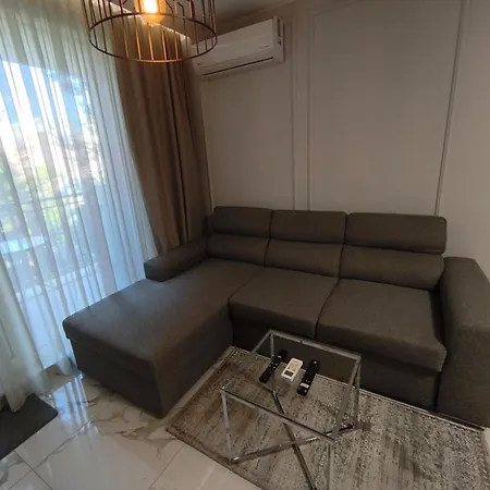 Schoene Im Emilia Romana Park Apartman Napospart