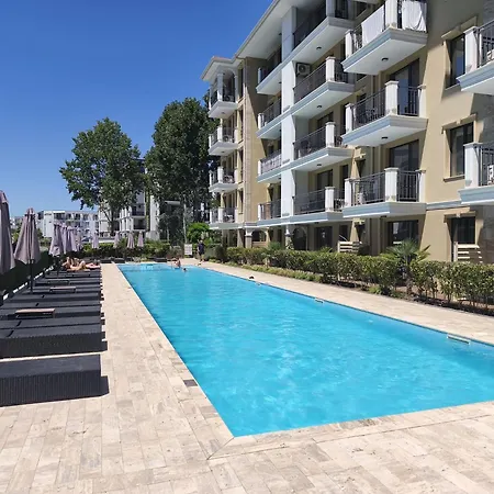 Schoene Im Emilia Romana Park Apartman